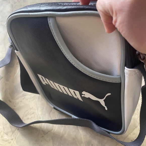 PUMA Vintage Retro Messenger Bag - Picture 6 of 6